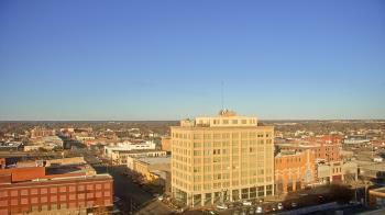 Weather camera view of First National Bank-Hutchinson.