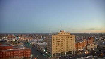Weather camera view of First National Bank-Hutchinson.