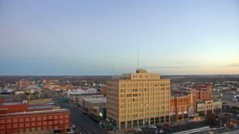 Weather camera view of First National Bank-Hutchinson.