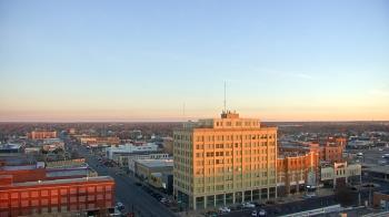 Weather camera view of First National Bank-Hutchinson.
