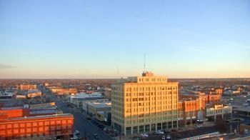 Weather camera view of First National Bank-Hutchinson.