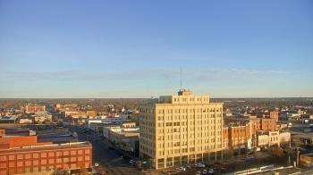 Weather camera view of First National Bank-Hutchinson.