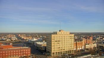Weather camera view of First National Bank-Hutchinson.