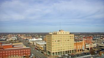 Weather camera view of First National Bank-Hutchinson.