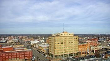 Weather camera view of First National Bank-Hutchinson.