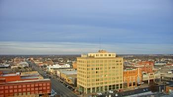Weather camera view of First National Bank-Hutchinson.