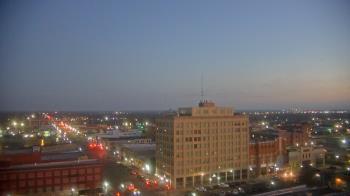 Weather camera view of First National Bank-Hutchinson.