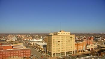 Weather camera view of First National Bank-Hutchinson.
