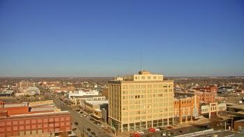 Weather camera view of First National Bank-Hutchinson.