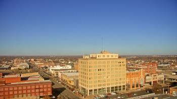 Weather camera view of First National Bank-Hutchinson.