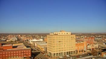 Weather camera view of First National Bank-Hutchinson.