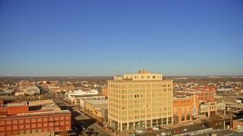 Weather camera view of First National Bank-Hutchinson.