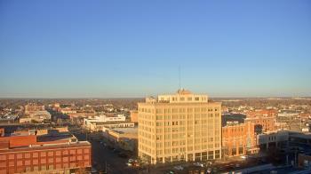 Weather camera view of First National Bank-Hutchinson.