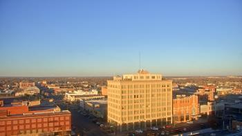Weather camera view of First National Bank-Hutchinson.
