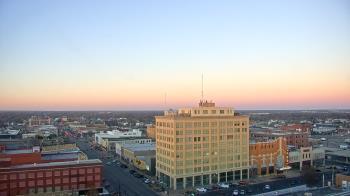 Weather camera view of First National Bank-Hutchinson.