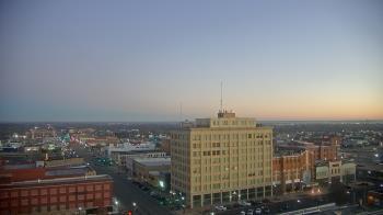 Weather camera view of First National Bank-Hutchinson.