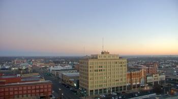 Weather camera view of First National Bank-Hutchinson.