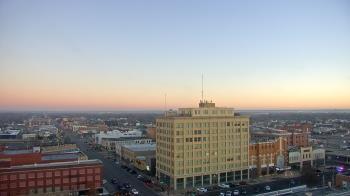 Weather camera view of First National Bank-Hutchinson.