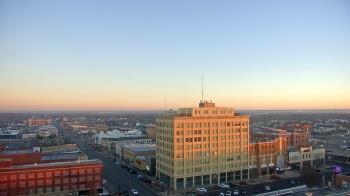Weather camera view of First National Bank-Hutchinson.