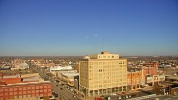 Weather camera view of First National Bank-Hutchinson.