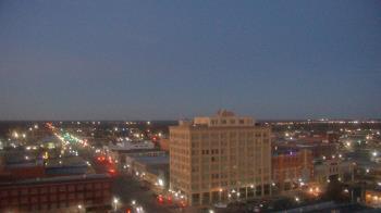 Weather camera view of First National Bank-Hutchinson.