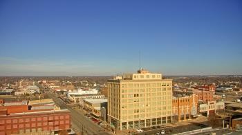 Weather camera view of First National Bank-Hutchinson.