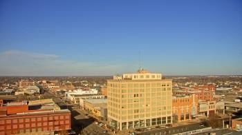 Weather camera view of First National Bank-Hutchinson.