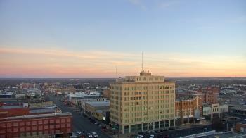 Weather camera view of First National Bank-Hutchinson.