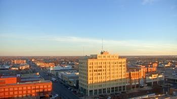 Weather camera view of First National Bank-Hutchinson.