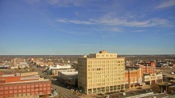 Weather camera view of First National Bank-Hutchinson.