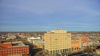Weather camera view of First National Bank-Hutchinson.