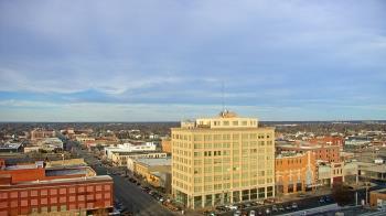 Weather camera view of First National Bank-Hutchinson.
