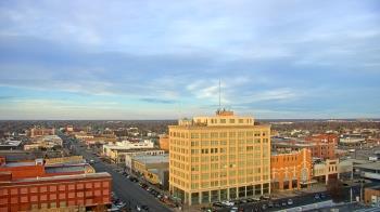 Weather camera view of First National Bank-Hutchinson.