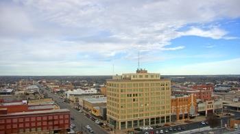 Weather camera view of First National Bank-Hutchinson.