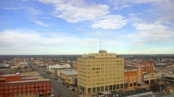 Weather camera view of First National Bank-Hutchinson.
