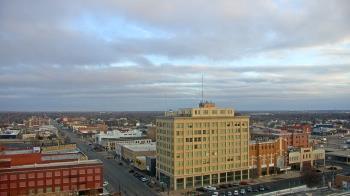 Weather camera view of First National Bank-Hutchinson.