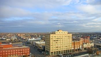 Weather camera view of First National Bank-Hutchinson.