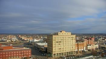 Weather camera view of First National Bank-Hutchinson.