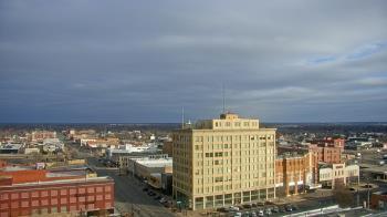 Weather camera view of First National Bank-Hutchinson.