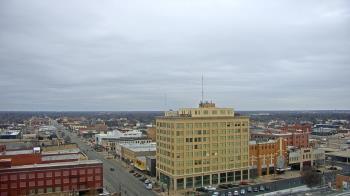 Weather camera view of First National Bank-Hutchinson.