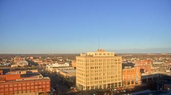 Weather camera view of First National Bank-Hutchinson.