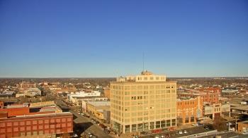 Weather camera view of First National Bank-Hutchinson.