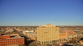 Weather camera view of First National Bank-Hutchinson.