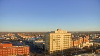 Weather camera view of First National Bank-Hutchinson.