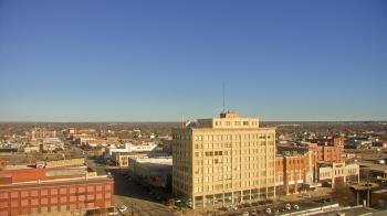 Weather camera view of First National Bank-Hutchinson.