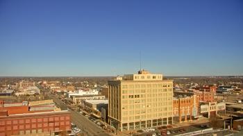 Weather camera view of First National Bank-Hutchinson.