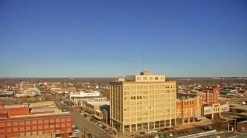 Weather camera view of First National Bank-Hutchinson.
