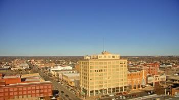 Weather camera view of First National Bank-Hutchinson.