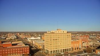 Weather camera view of First National Bank-Hutchinson.