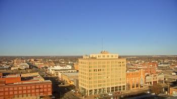 Weather camera view of First National Bank-Hutchinson.